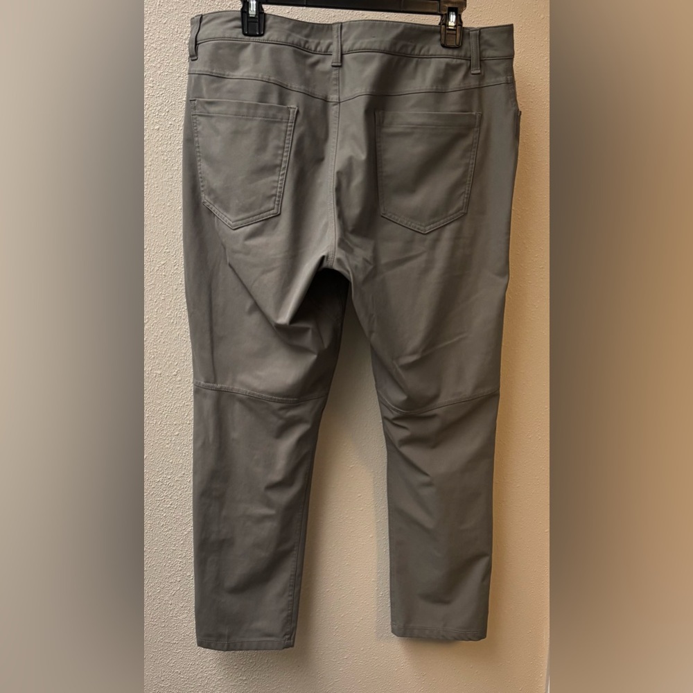 Lululemon men’s olive Straight-Leg Pants - Picture 5 of 5